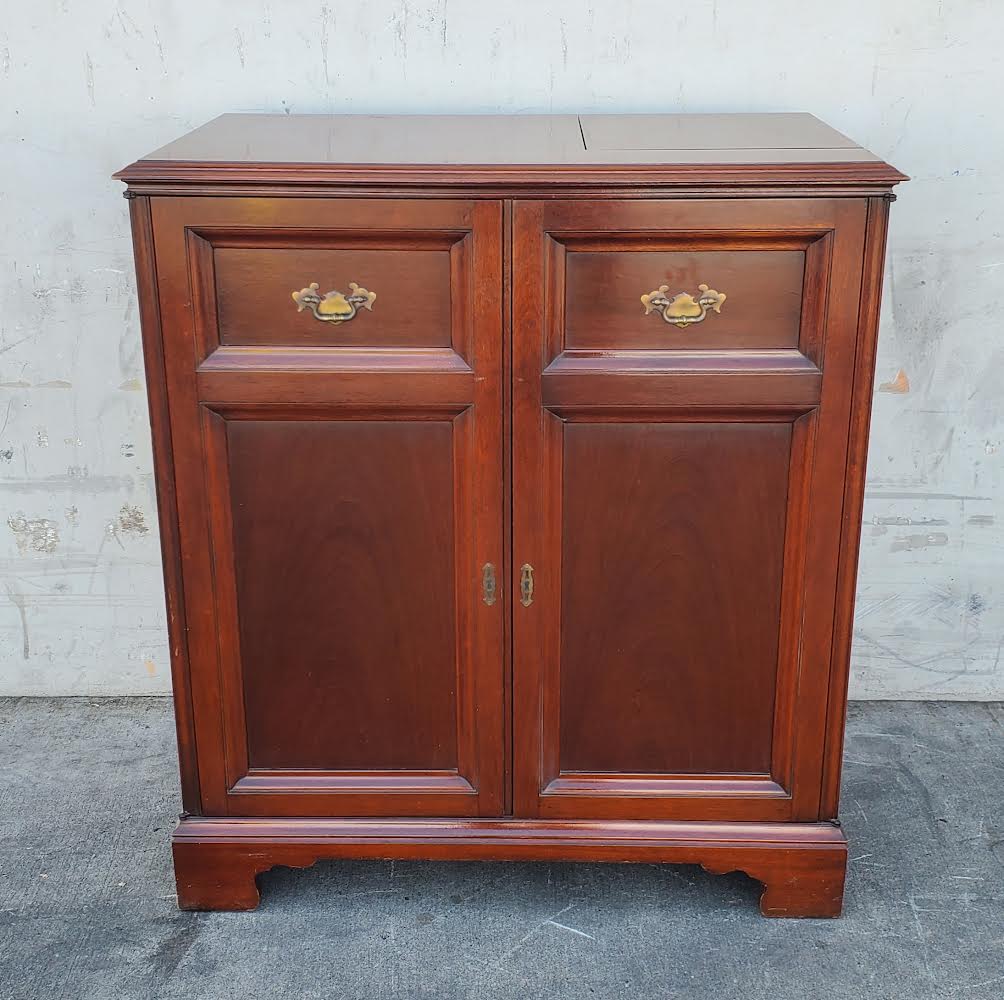 the American by Magnavox stereo cabinet mahogany vintage