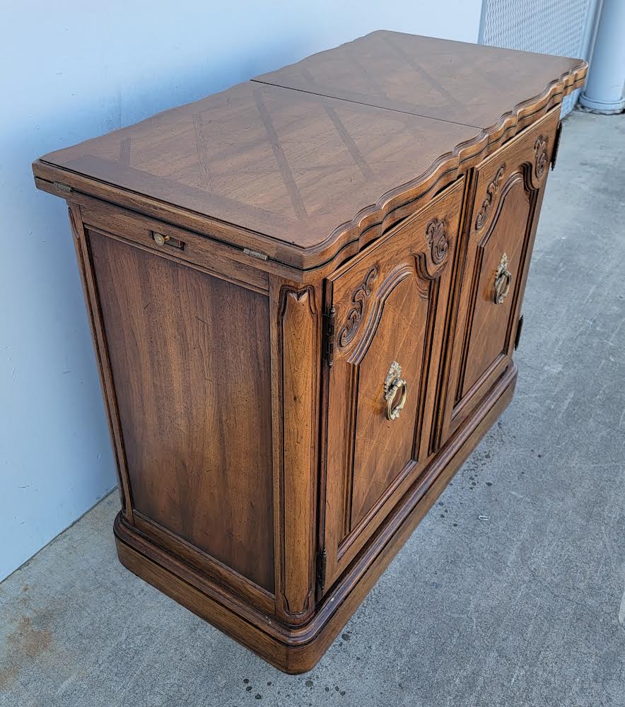Thomasville buffet with wheels flip extending top