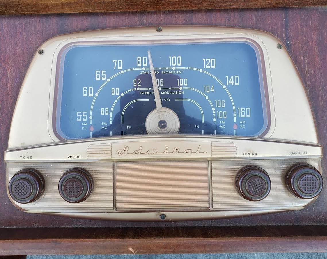 Admiral radio- phonograph antique/vintage ( not working)