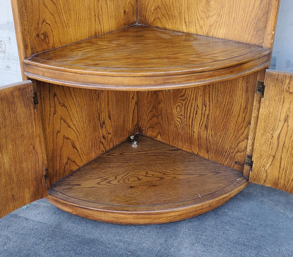 Lighted corner bookcase/bookshelf /display cabinet