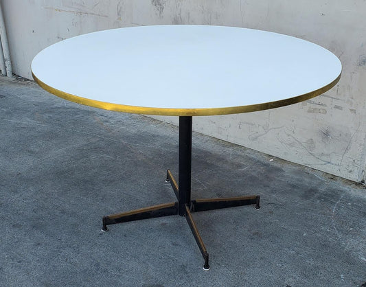 Round white top table