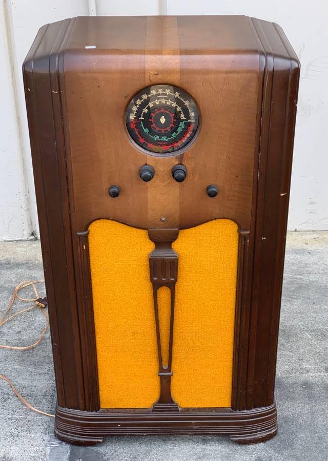 Antique Jukebox style  radio player