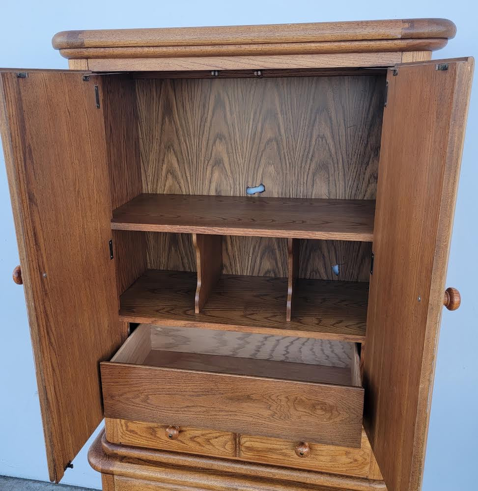 armoire/ wardrobe tv cabinet light wood