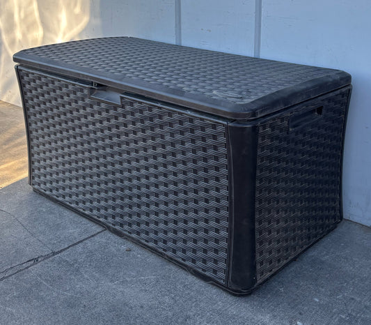 Suncast plastic outdoor/patio storage box