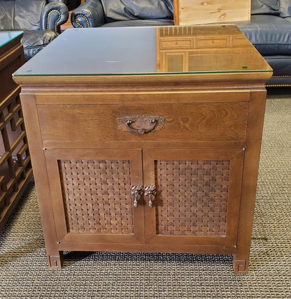 Yashio Japanese / Chinese/Asian (2) nightstands/end/side tables