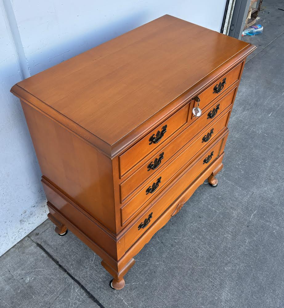 cedar chest/ trunk with drawer lane (has key )
