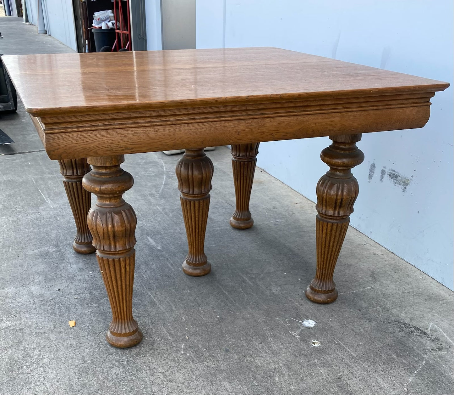Regal furniture co. Dining table with 5 leaves