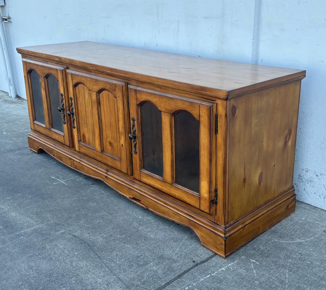 Antique legends TV stand/Dresser/sideboard