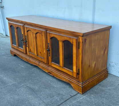 Antique legends TV stand/Dresser/sideboard