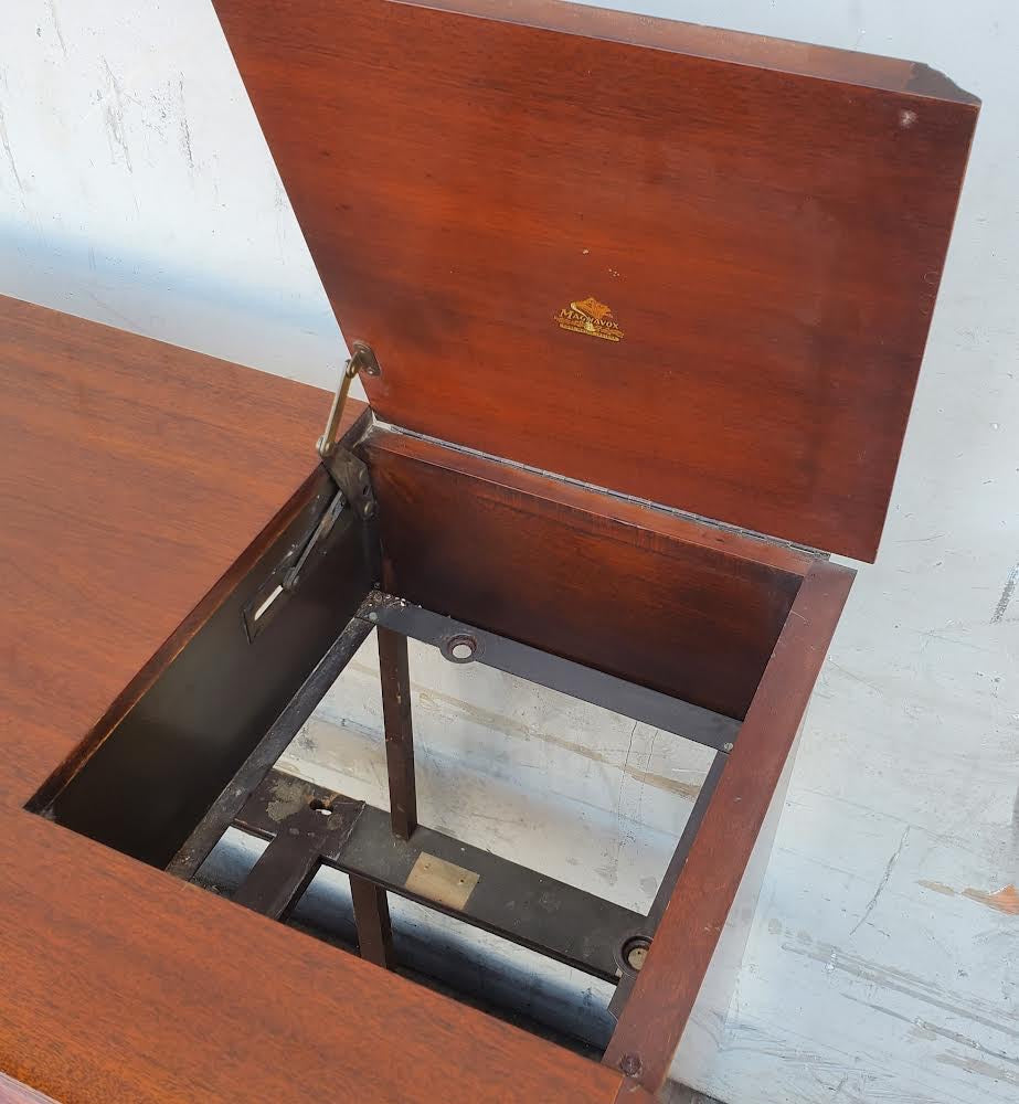the American by Magnavox stereo cabinet mahogany vintage