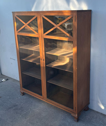 Display cabinet bookcase/shelf
