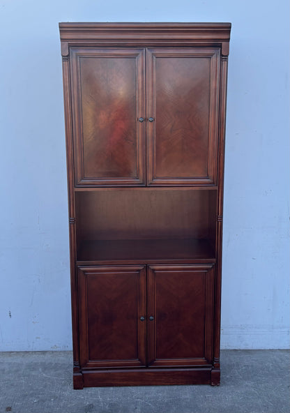 Dark wood bookcase/ shelf cabinet