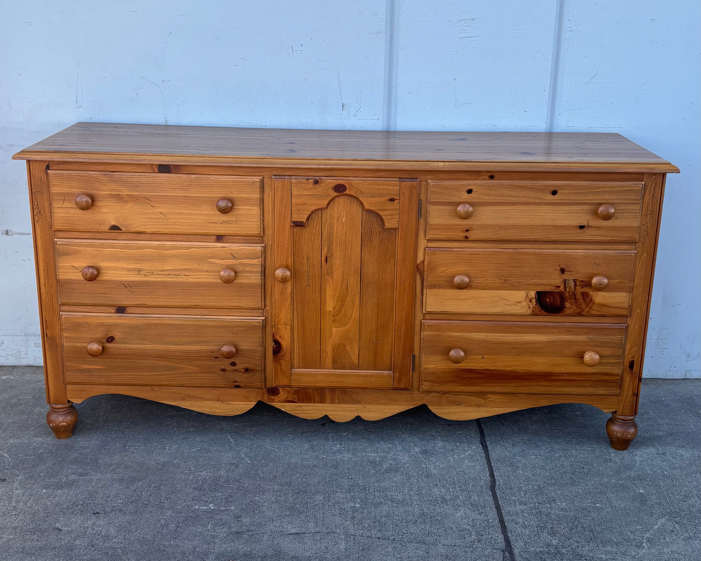 Ethan Allen dresser sideboard/ buffet credenza
