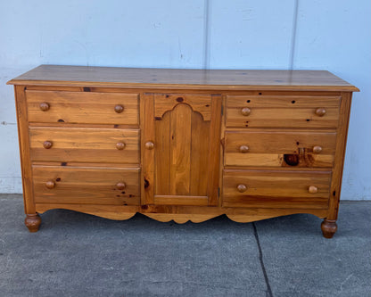Ethan Allen dresser sideboard/ buffet credenza