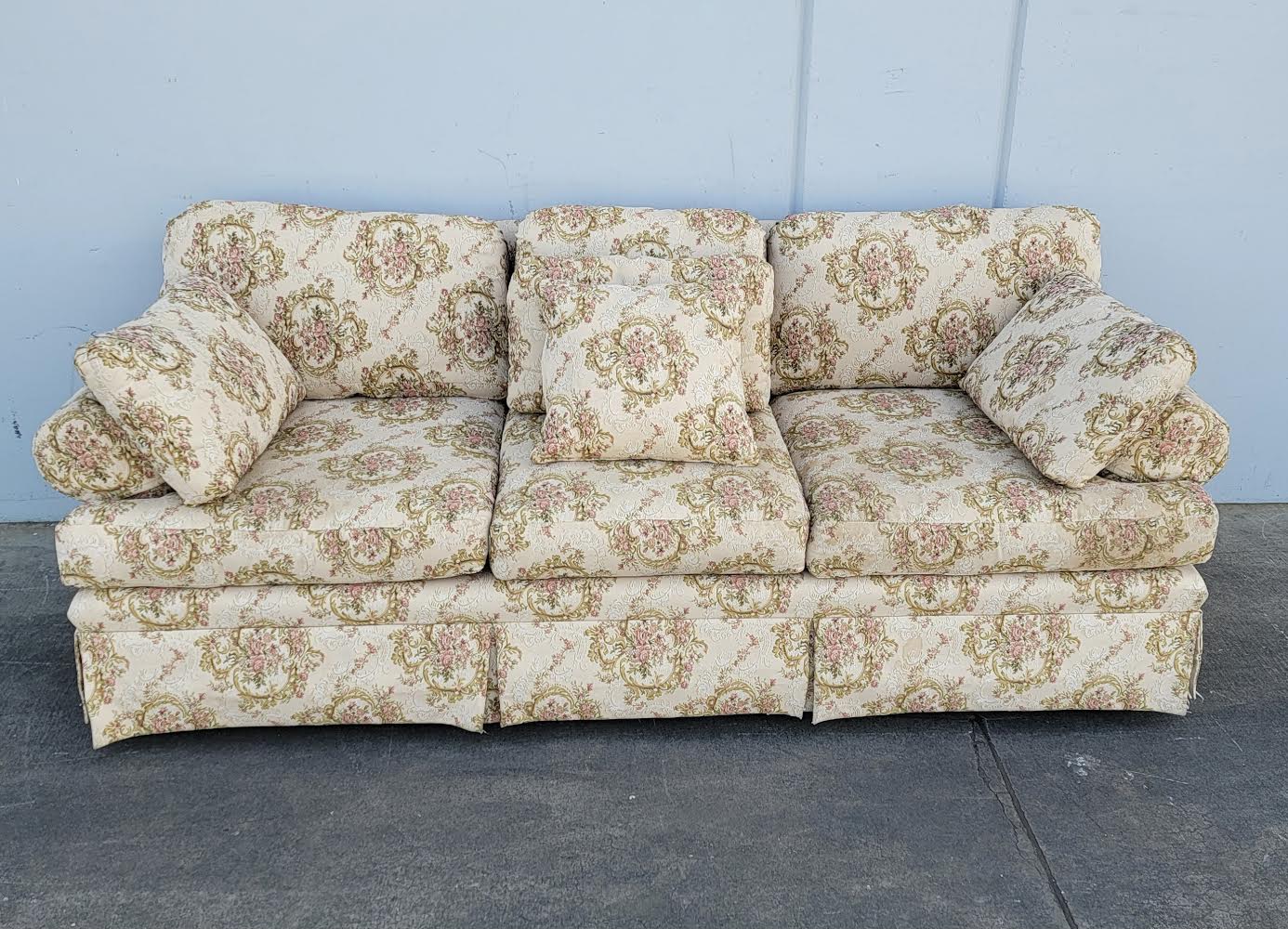 Floral couch / sofa settee vintage