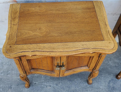 Thomasville style (2) end/side tables nightstands
