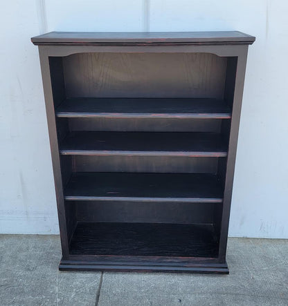 Black bookcase/bookshelf