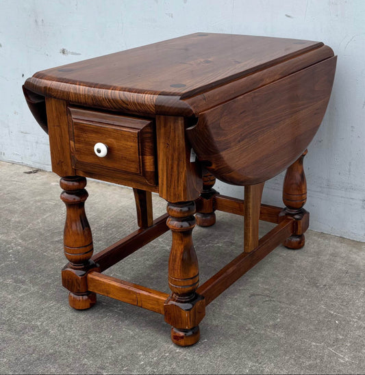 Early 20th Century Low Oak Drop-Leaf Side Table