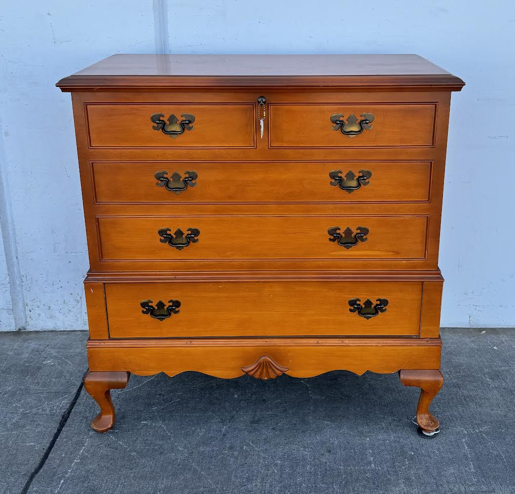 cedar chest/ trunk with drawer lane (has key )