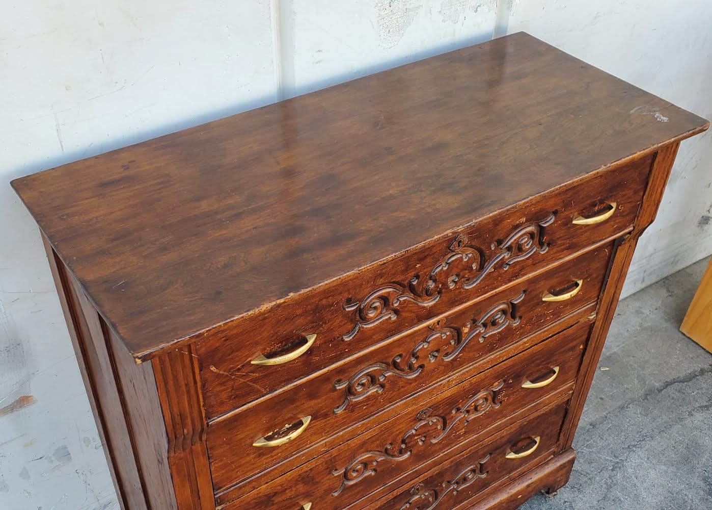 antique/vintage dark wood carved dresser /commode/chest of drawers