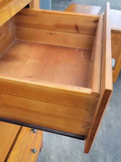 tradewins light wood dresser/ chest of drawers