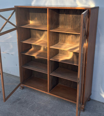Display cabinet bookcase/shelf