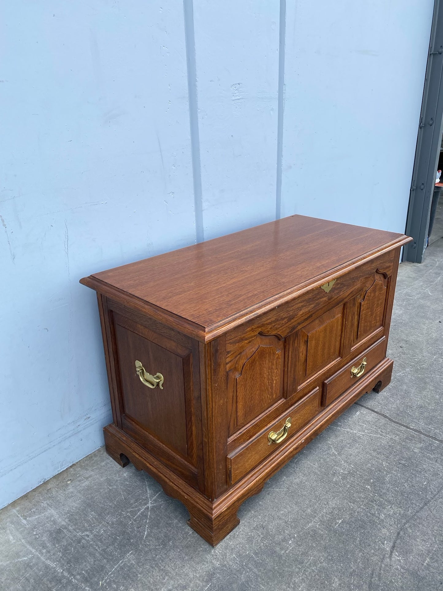 Antique/vintage blanket chest/trunk with drawers