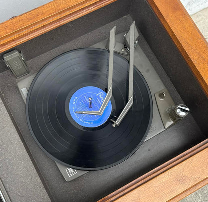 1960's magnavox astro sonic radio/record player Works