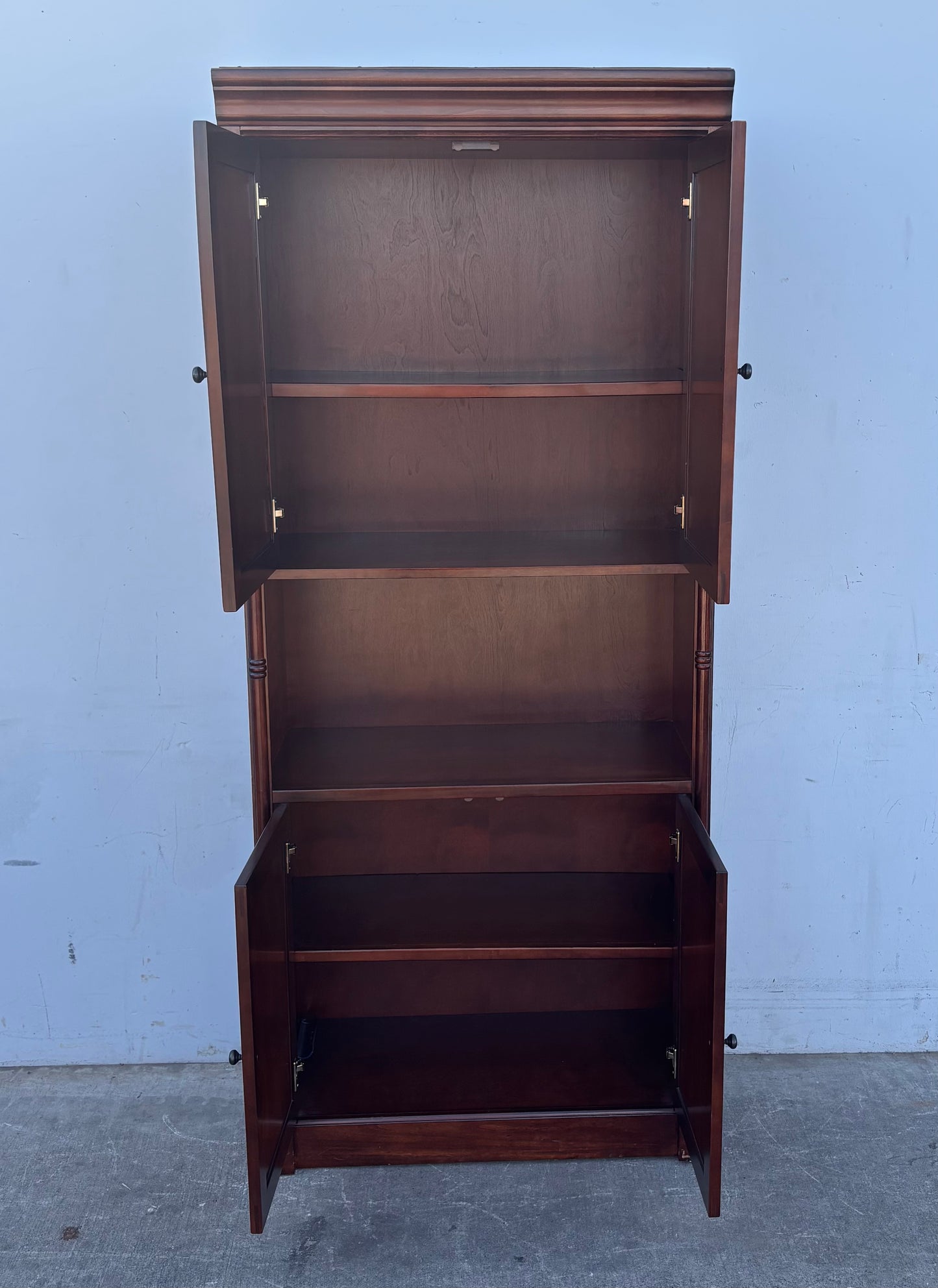 Dark wood bookcase/ shelf cabinet