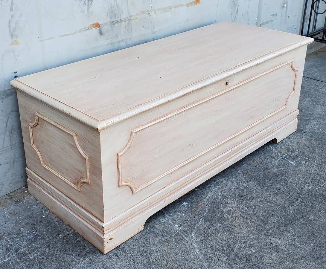 Lifetime cedar blanket chest/trunk with keys