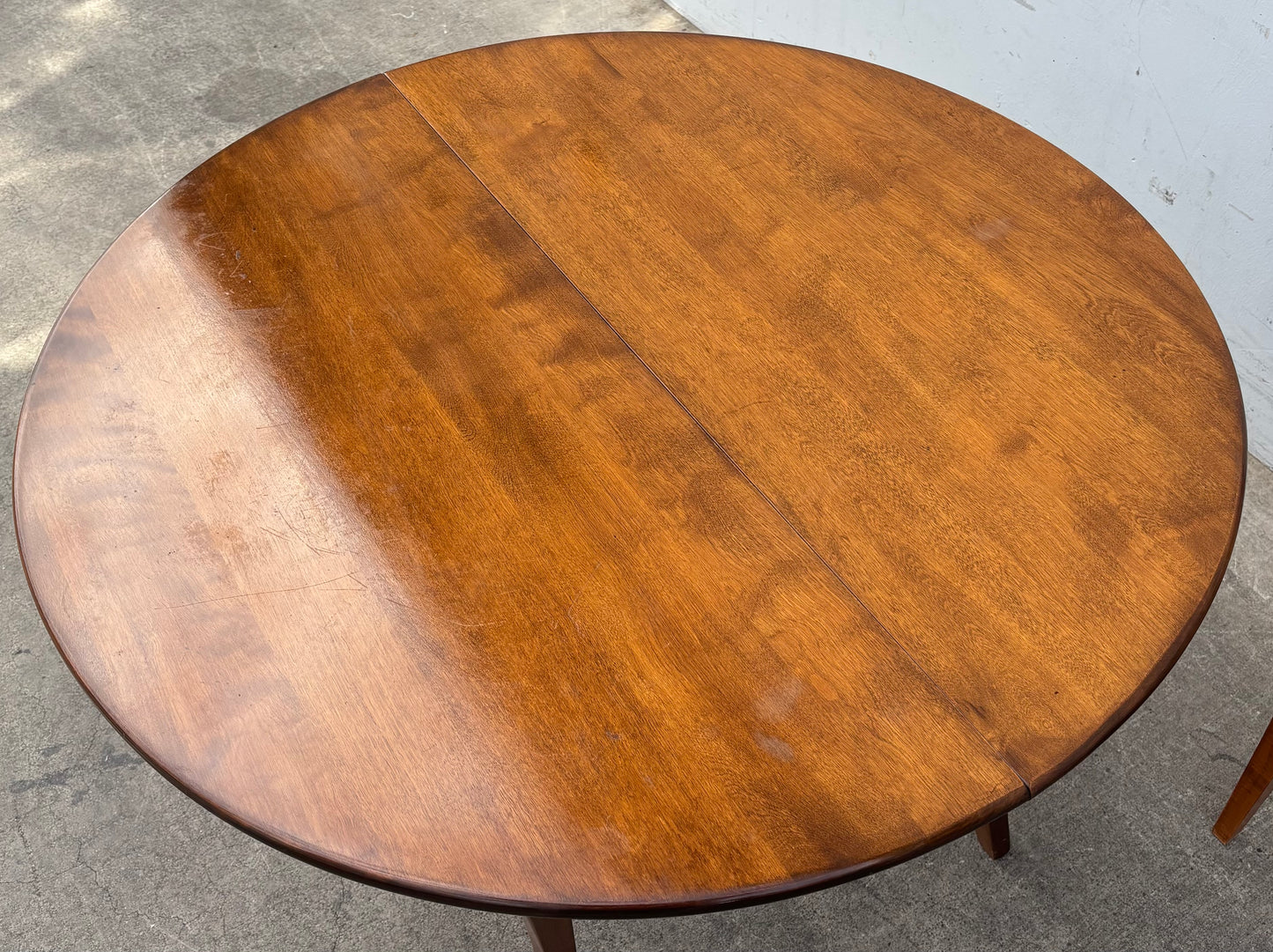 S. Cavallo inc. round table with 4 chairs wicker seats