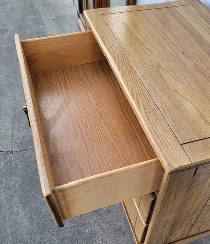 Light wood nightstand/ chest of drawers end/side table vintage MCM
