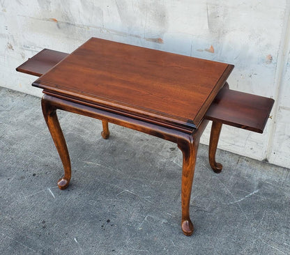 end/side table Queen Anne style with pull out sides