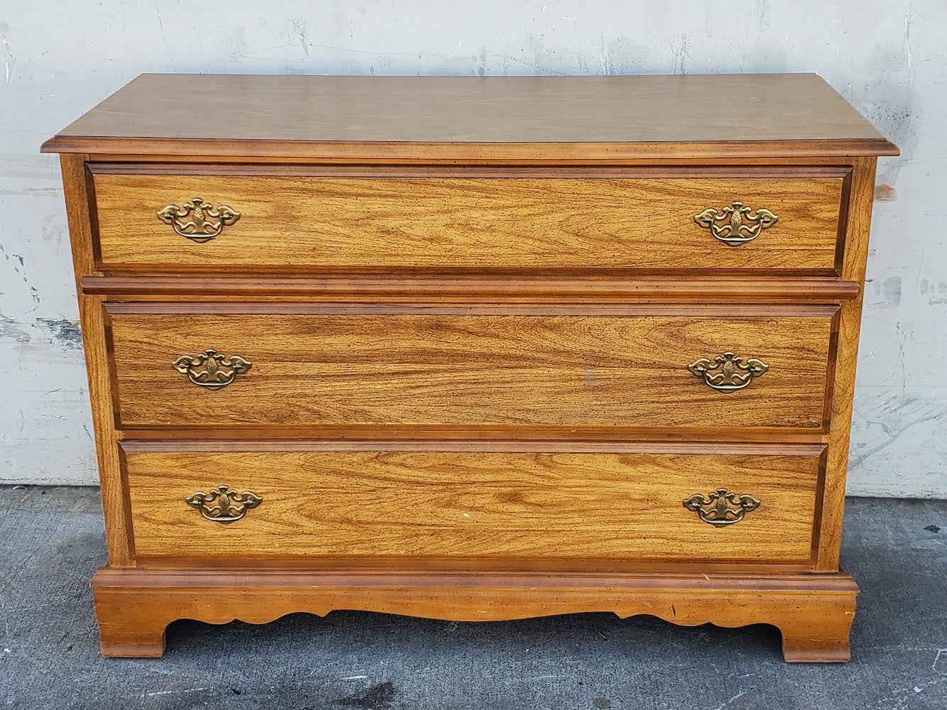 Bassett dresser/nightstand bureau