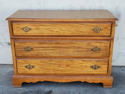 Bassett dresser/nightstand bureau