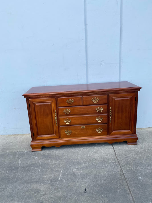 American drew buffet/ sideboard dresser cabinet