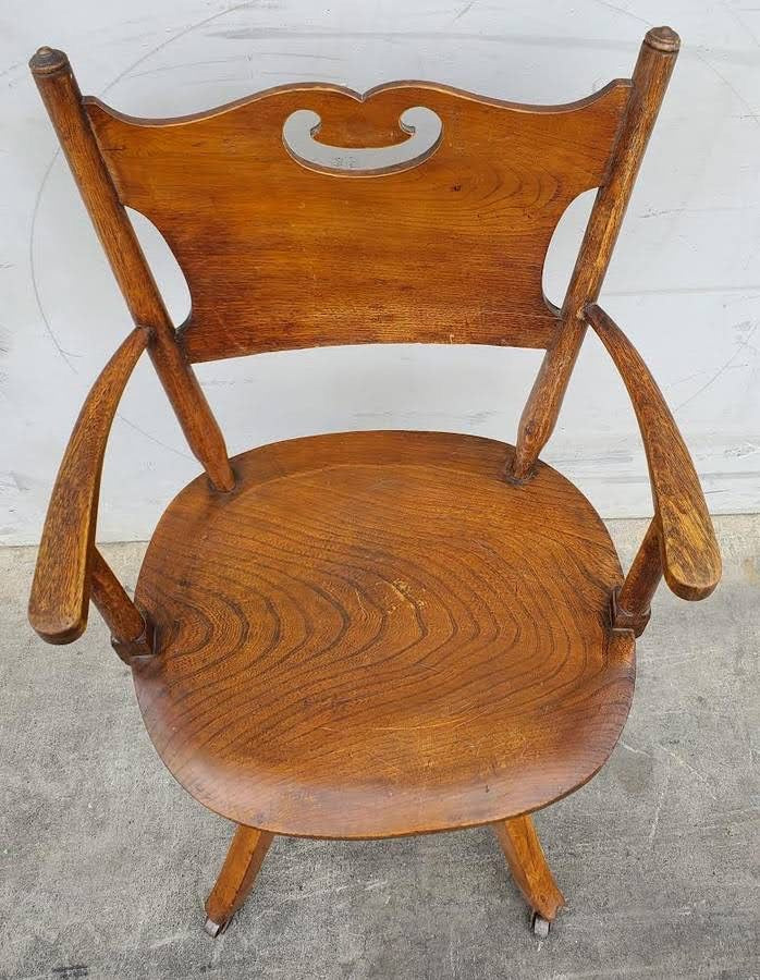 Vintage counter/bar stool with wheels