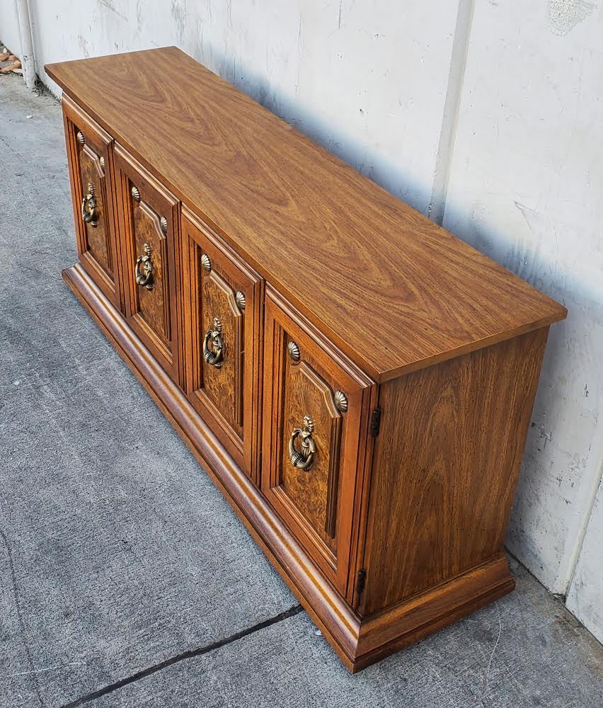 Buffet/sideboard credenza cabinet
