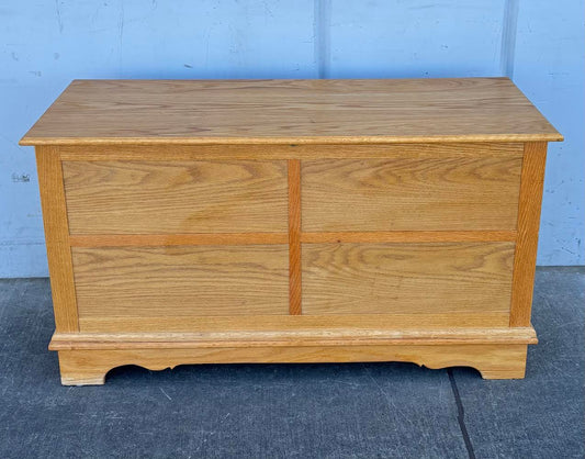 Vintage Wood Chest/trunk
