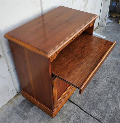 End/side table cabinet/nightstand with pull out shelf