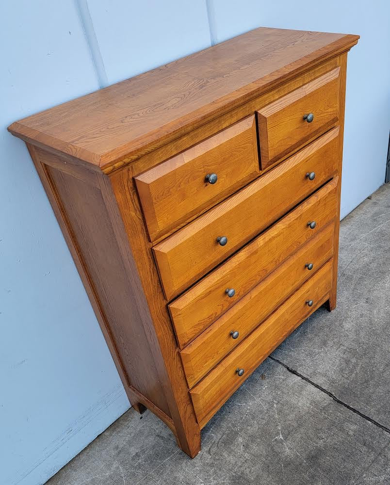 tradewins light wood dresser/ chest of drawers