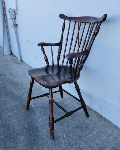 Windsor style chair/ armchair antique/ vintage
