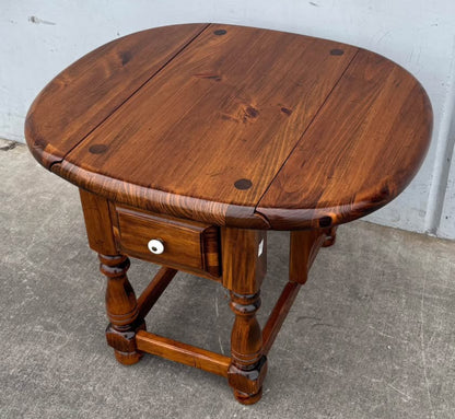 Early 20th Century Low Oak Drop-Leaf Side Table