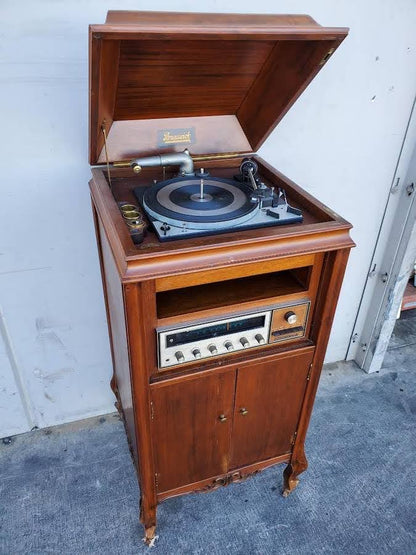 Brunswick antique phonograph and record player with hand crank(does not work)