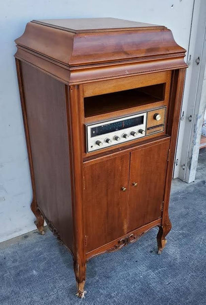 Brunswick antique phonograph and record player with hand crank(does not work)