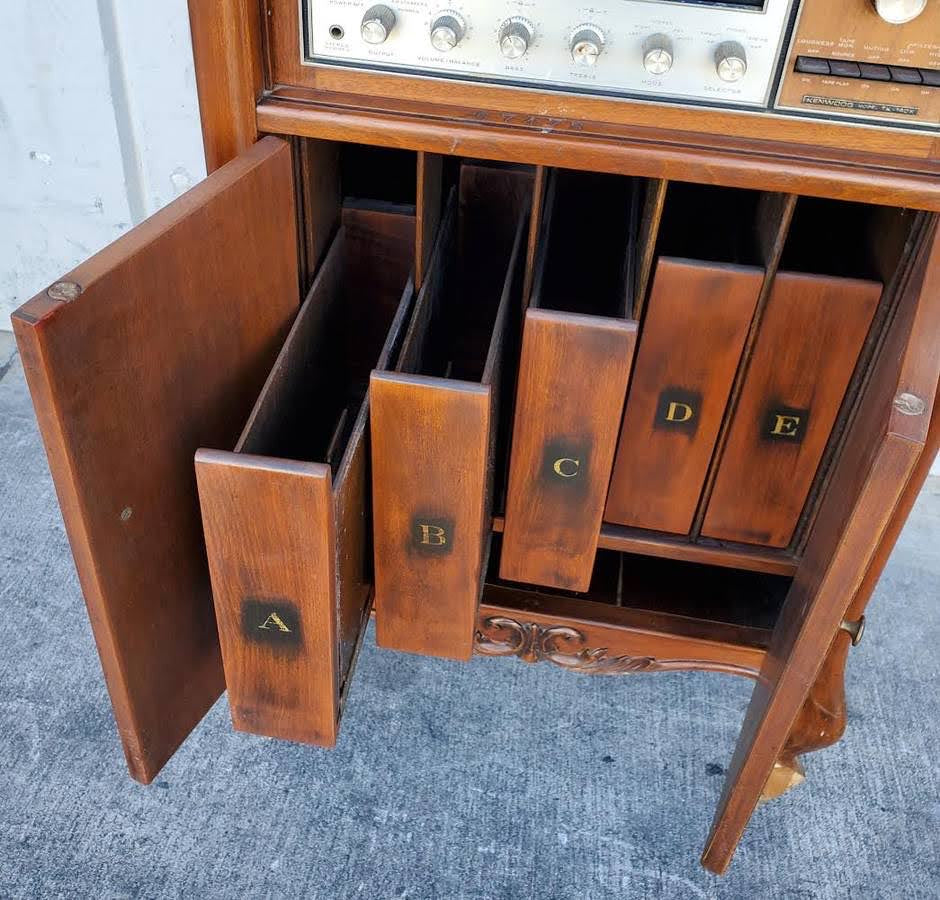 Brunswick antique phonograph and record player with hand crank(does not work)