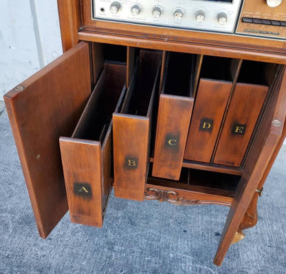 Brunswick antique phonograph and record player with hand crank(does not work)