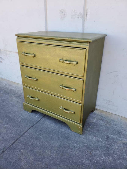 Green dresser/chest of drawers/nightstand(C31)