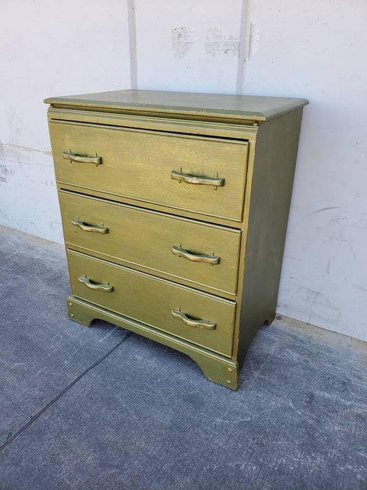 Green dresser/chest of drawers/nightstand(C31)