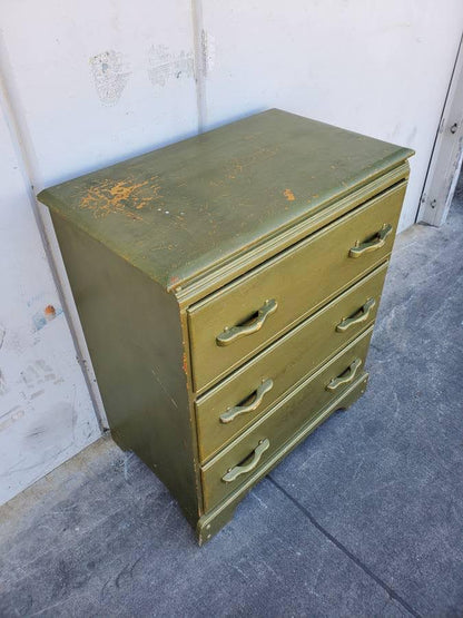 Green dresser/chest of drawers/nightstand(C31)